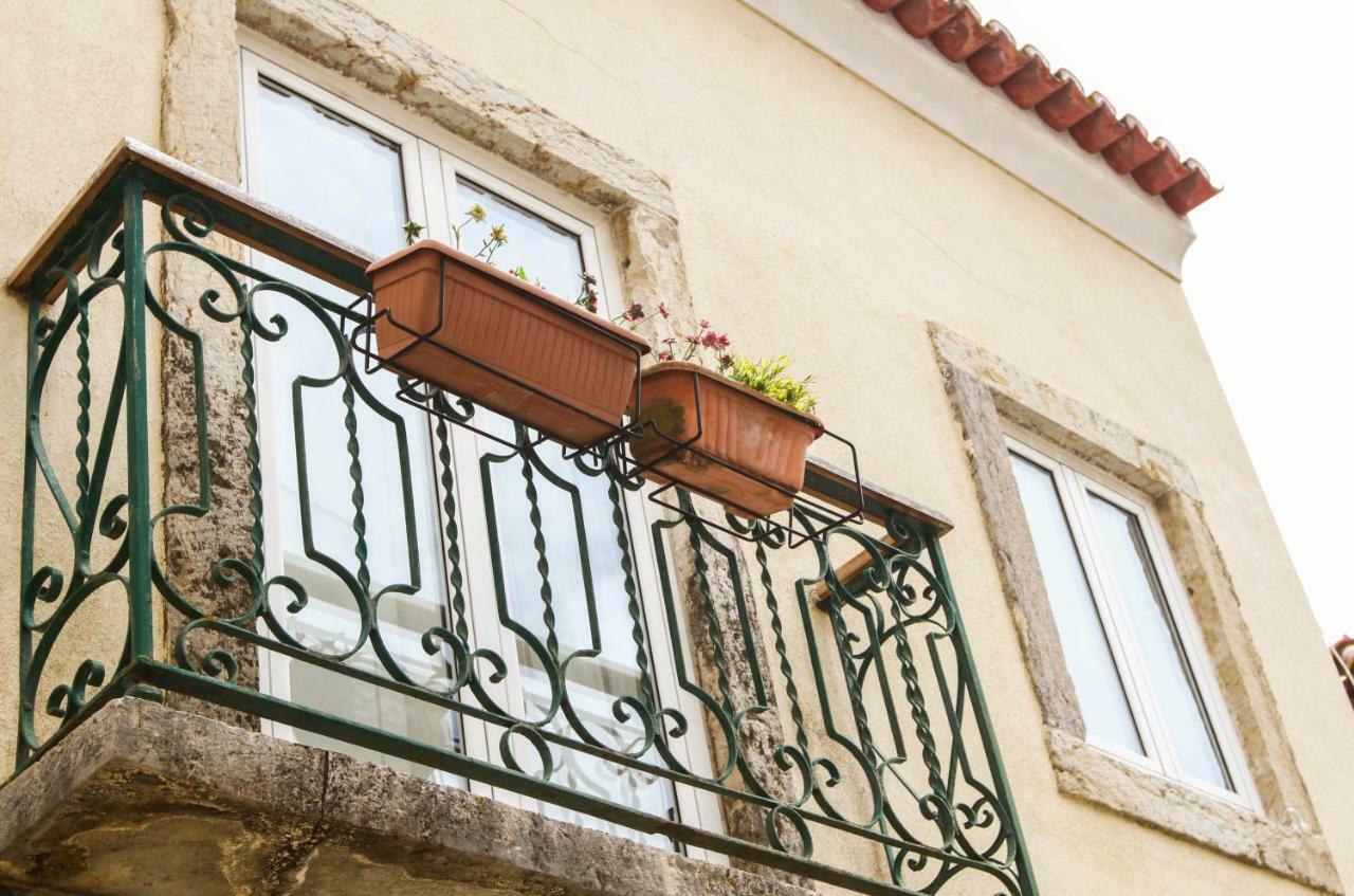 Cozy And Spacious Apartment In Graca, Lisbon Exterior photo